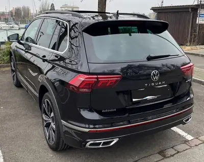 Volkswagen Tiguan PHEV R-Line — SUV hybride rechargeable 245 PS, toit panoramique, 39 800 km — interni