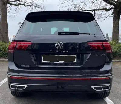 Volkswagen Tiguan PHEV R-Line — SUV hybride rechargeable 245 PS, toit panoramique, 39 800 km — cruscotto