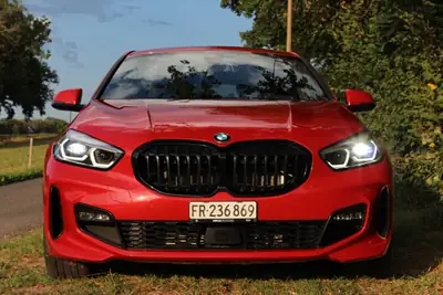 BMW 120i M Sport Steptronic — Berline sportive 2022, 178 ch et faible kilométrage — arrière