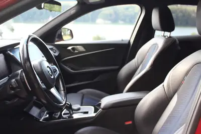 BMW 120i M Sport Steptronic — Berline sportive 2022, 178 ch et faible kilométrage — Miniature 8