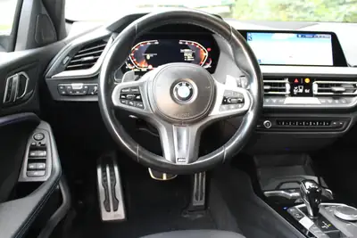 BMW 120i M Sport Steptronic — Berline sportive 2022, 178 ch et faible kilométrage — Miniature 10