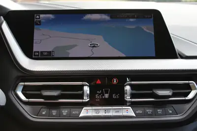 BMW 120i M Sport Steptronic — Berline sportive 2022, 178 ch et faible kilométrage — Miniature 12