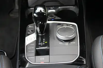 BMW 120i M Sport Steptronic — Berline sportive 2022, 178 ch et faible kilométrage — Miniature 13
