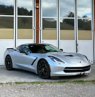 Chevrolet Corvette C7 Z51 — Muscle car légendaire, boîte manuelle, 466 ch — vista posteriore