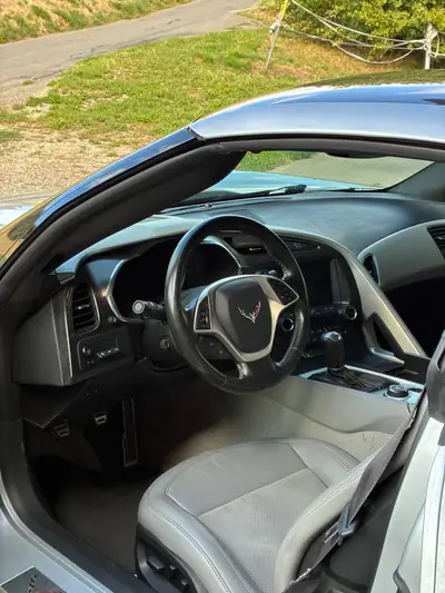 Chevrolet Corvette C7 Z51 — Muscle car légendaire, boîte manuelle, 466 ch — Miniatura 10