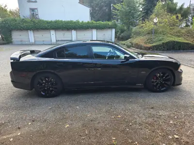 Dodge Charger SRT-8 — Muscle car légendaire, V8 6.4L HEMI, 32'017 km seulement — arrière