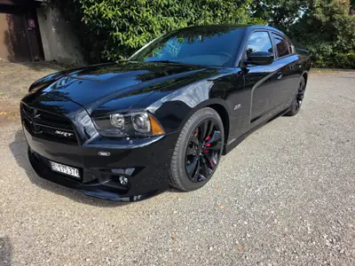 Dodge Charger SRT-8 — Muscle car légendaire, V8 6.4L HEMI, 32'017 km seulement — vue extérieure