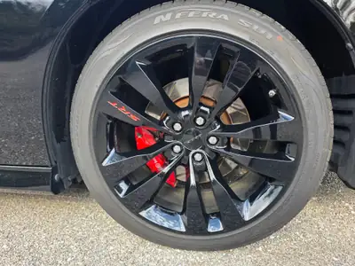Dodge Charger SRT-8 — Muscle car légendaire, V8 6.4L HEMI, 32'017 km seulement — détail