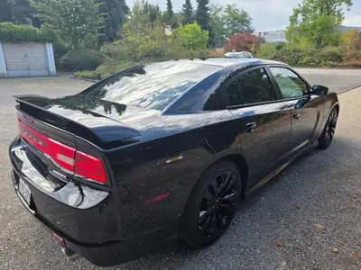 Dodge Charger SRT-8 — Muscle car légendaire, V8 6.4L HEMI, 32'017 km seulement — Miniature 8