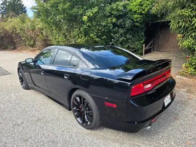 Dodge Charger SRT-8 — Muscle car légendaire, V8 6.4L HEMI, 32'017 km seulement — Miniature 7