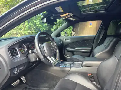 Dodge Charger SRT-8 — Muscle car légendaire, V8 6.4L HEMI, 32'017 km seulement — Miniature 11