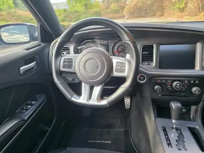 Dodge Charger SRT-8 — Muscle car légendaire, V8 6.4L HEMI, 32'017 km seulement — Miniature 10