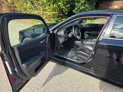 Dodge Charger SRT-8 — Muscle car légendaire, V8 6.4L HEMI, 32'017 km seulement — Miniature 12