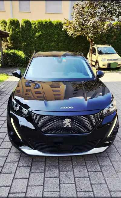 Peugeot 2008 Pure Tech 2020 — SUV urbain compact, 80 000 km, sans sinistre — vue extérieure