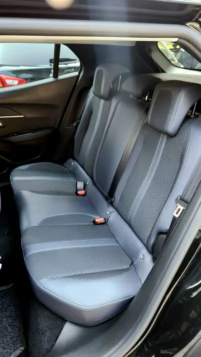 Peugeot 2008 Pure Tech 2020 — SUV urbain compact, 80 000 km, sans sinistre — intérieur