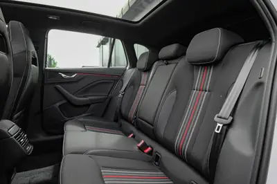 Skoda Scala 1.5 TSI Monte Carlo — Berline compacte dynamique, quasi neuve avec garantie constructeur — Miniatur 12