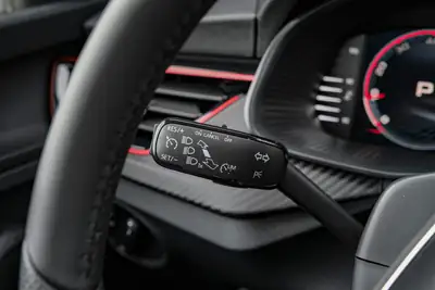 Skoda Scala 1.5 TSI Monte Carlo — Berline compacte dynamique, quasi neuve avec garantie constructeur — Miniatur 23