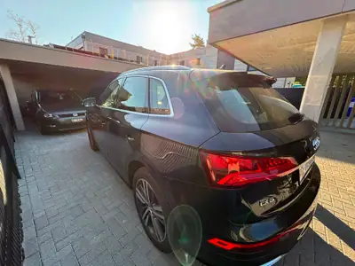 Audi Q5 2.0 45 TFSI — SUV premium avec motorisation hybride légère et 45 000 km — Heckansicht
