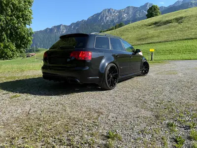 Audi RS4 4.2 V8 Quattro — Berline sportive 420 ch, motorisation légendaire — arrière