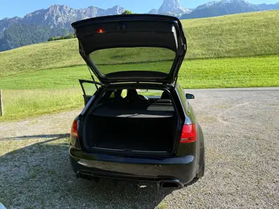 Audi RS4 4.2 V8 Quattro — Berline sportive 420 ch, motorisation légendaire — intérieur
