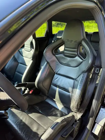 Audi RS4 4.2 V8 Quattro — Berline sportive 420 ch, motorisation légendaire — Miniature 12