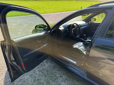 Audi RS4 4.2 V8 Quattro — Berline sportive 420 ch, motorisation légendaire — Miniature 11