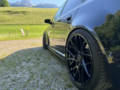 Audi RS4 4.2 V8 Quattro — Berline sportive 420 ch, motorisation légendaire — Miniature 10