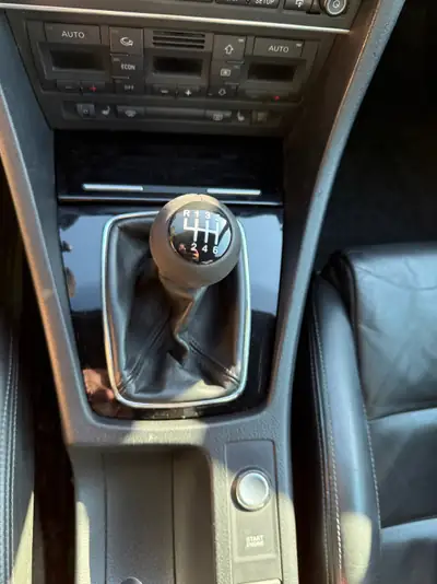 Audi RS4 4.2 V8 Quattro — Berline sportive 420 ch, motorisation légendaire — Miniature 17