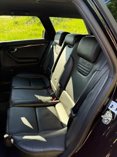 Audi RS4 4.2 V8 Quattro — Berline sportive 420 ch, motorisation légendaire — Miniature 19