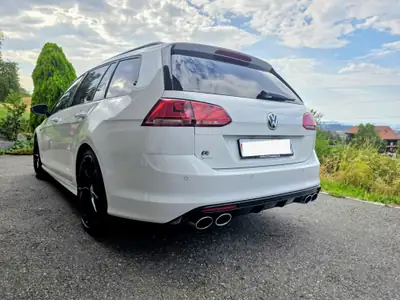 VW Golf R 2.0 TSI 300 ch — Berline sportive 4Motion, entretien récent — côté