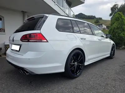 VW Golf R 2.0 TSI 300 ch — Berline sportive 4Motion, entretien récent — tableau de bord