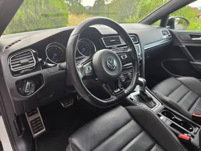 VW Golf R 2.0 TSI 300 ch — Berline sportive 4Motion, entretien récent — Miniature 7