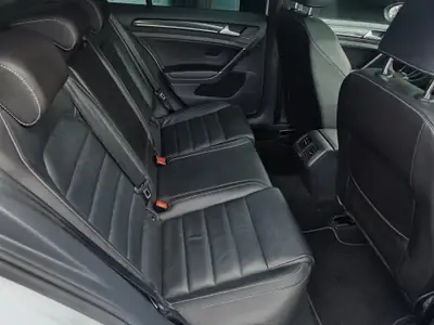 VW Golf R 2.0 TSI 300 ch — Berline sportive 4Motion, entretien récent — Miniature 8