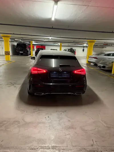 Mercedes-Benz A 200 AMG Line — Berline compacte sportive, 68 000 km seulement — côté