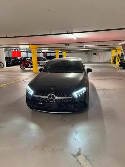Mercedes-Benz A 200 AMG Line — Berline compacte sportive, 68 000 km seulement — vue extérieure