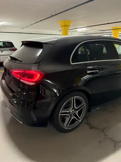 Mercedes-Benz A 200 AMG Line — Berline compacte sportive, 68 000 km seulement — intérieur