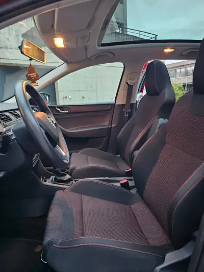 Skoda Rapid 1.2 TSI Ambition — Monospace polyvalent, 78'000 km, sans sinistre — Miniature 12
