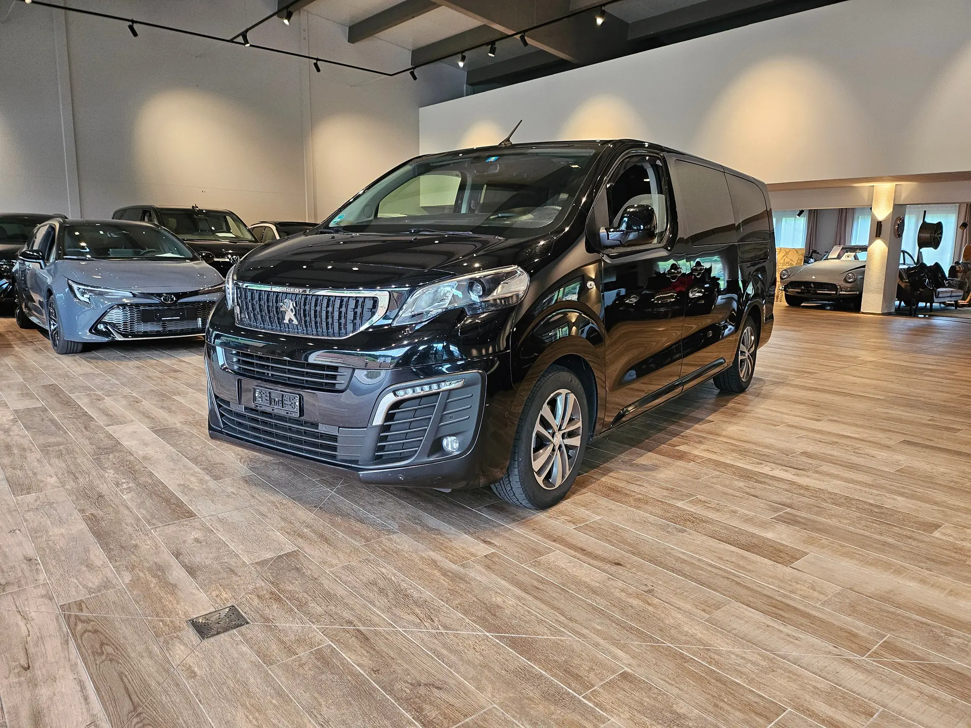 Peugeot Traveller 2.0 BlueHDi 180 ch — 8 places, spacieux et économe — Außenansicht