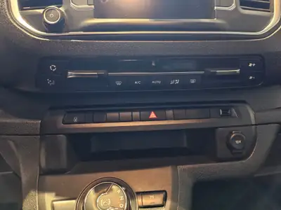 Peugeot Traveller 2.0 BlueHDi 180 ch — 8 places, spacieux et économe — Miniatur 30
