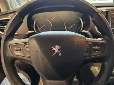 Peugeot Traveller 2.0 BlueHDi 180 ch — 8 places, spacieux et économe — Miniatur 31