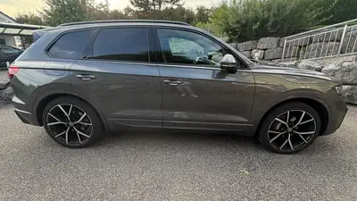 VW Touareg 3.0 V6 TDI 286 R-Line — SUV premium diesel, équipement complet, faible kilométrage — intérieur
