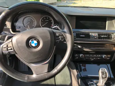 BMW 535i — Berline élégante 2010, 306 ch et boîte auto, sans sinistre — intérieur