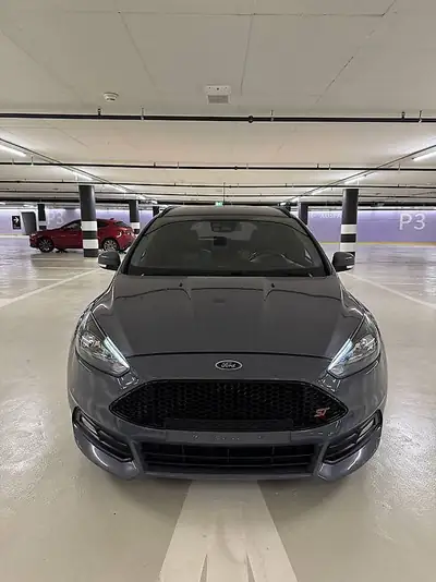 Ford Focus ST-2 — Break diesel 185 ch, économique et sans sinistre — côté