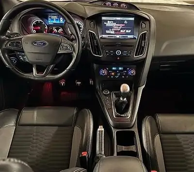 Ford Focus ST-2 — Break diesel 185 ch, économique et sans sinistre — intérieur