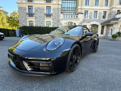 Porsche 911 Carrera 4 GTS Cabriolet — 480 ch, toit ouvert, garantie Porsche — intérieur