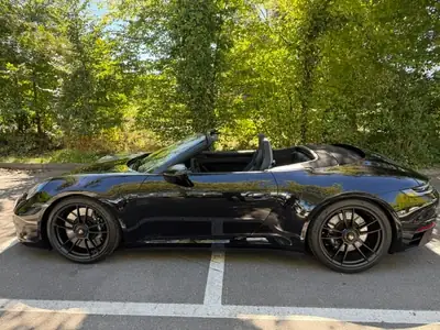 Porsche 911 Carrera 4 GTS Cabriolet — 480 ch, toit ouvert, garantie Porsche — détail