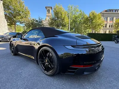 Porsche 911 Carrera 4 GTS Cabriolet — 480 ch, toit ouvert, garantie Porsche — tableau de bord