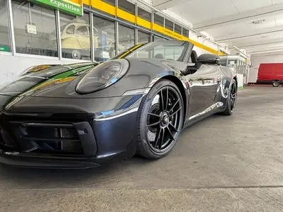 Porsche 911 Carrera 4 GTS Cabriolet — 480 ch, toit ouvert, garantie Porsche — Miniature 7