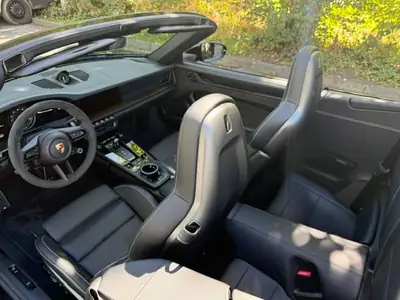 Porsche 911 Carrera 4 GTS Cabriolet — 480 ch, toit ouvert, garantie Porsche — Miniature 11