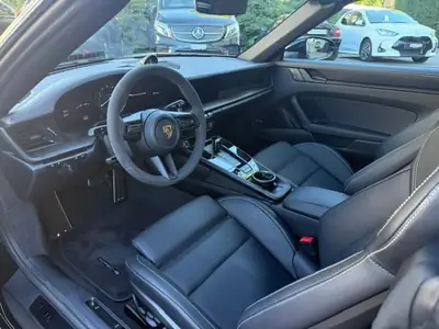 Porsche 911 Carrera 4 GTS Cabriolet — 480 ch, toit ouvert, garantie Porsche — Miniature 10